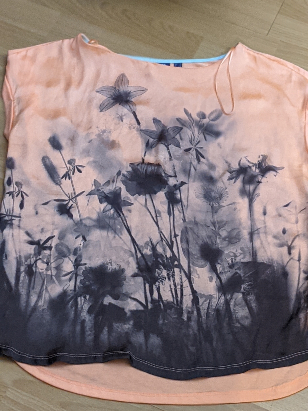 Floral Ombre Scoop-Neck Women's Top - Peach